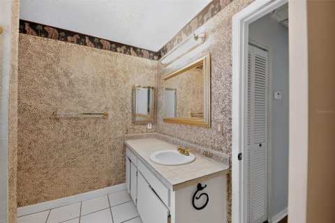 Duplex à vendre à Tampa, Floride: 2 chambres, 115.2 m2 № 2216555 - photo 24