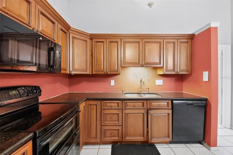 Duplex à vendre à Tampa, Floride: 2 chambres, 115.2 m2 № 2216555 - photo 12