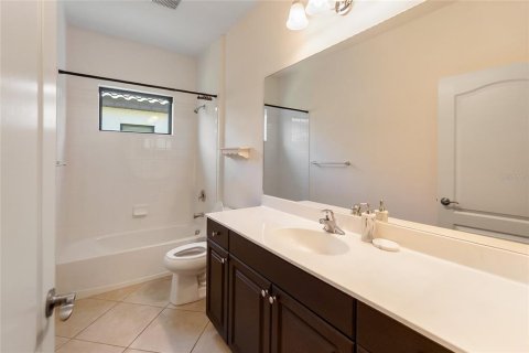 House in Bradenton, Florida 3 bedrooms, 156.26 sq.m. № 2156371 - photo 28