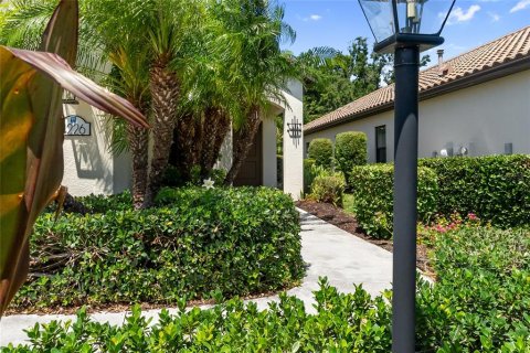 House in Bradenton, Florida 3 bedrooms, 156.26 sq.m. № 2156371 - photo 4