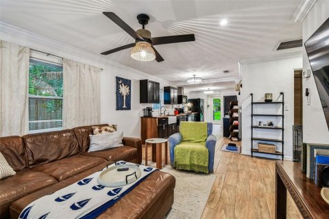 House in Saint Petersburg, Florida 2 bedrooms, 85.66 sq.m. № 1902074 - photo 6