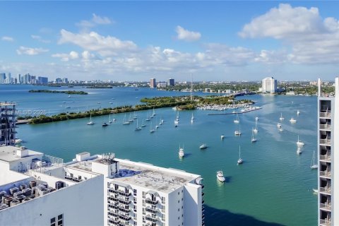 Condo in North Bay Village, Florida, 2 bedrooms  № 2040877 - photo 20