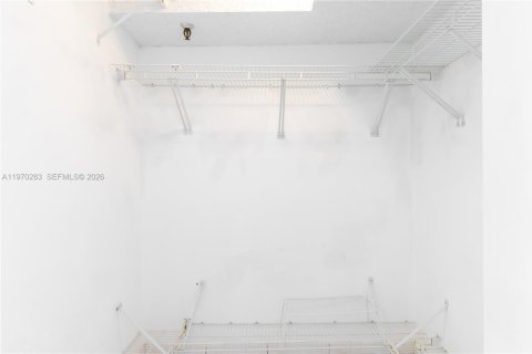 Condo in North Bay Village, Florida, 2 bedrooms  № 2040877 - photo 14