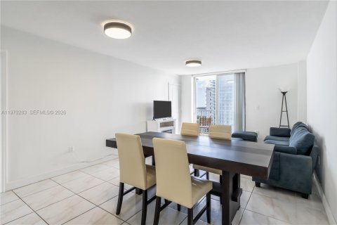 Condo in North Bay Village, Florida, 2 bedrooms  № 2040877 - photo 4