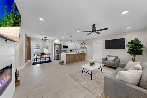 Casa en venta en Saint Petersburg, Florida, 3 dormitorios, 111.48 m2 № 1878167 - foto 4