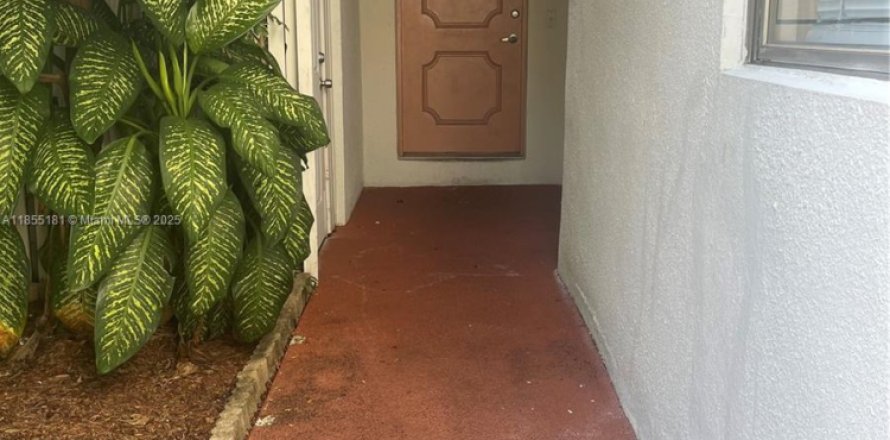 Adosado en Lauderhill, Florida 3 dormitorios, 161.65 m2 № 1874777