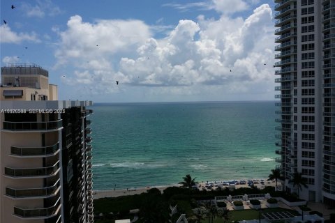 Condo in Miami Beach, Florida, 2 bedrooms № 1985864 - photo 9