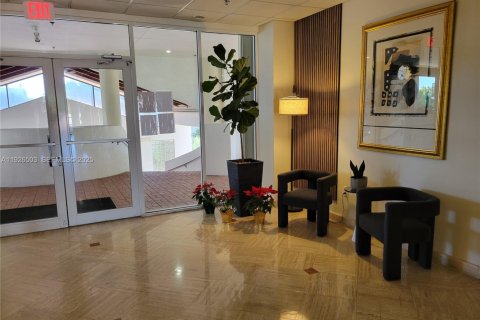 Condo in Miami Beach, Florida, 2 bedrooms № 1985864 - photo 25