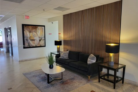 Condo in Miami Beach, Florida, 2 bedrooms № 1985864 - photo 21