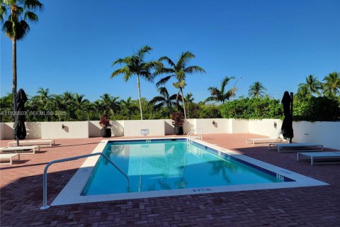 Condo in Miami Beach, Florida, 2 bedrooms № 1985864 - photo 27