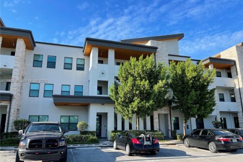 Condo in Doral, Florida, 2 bedrooms № 1999300