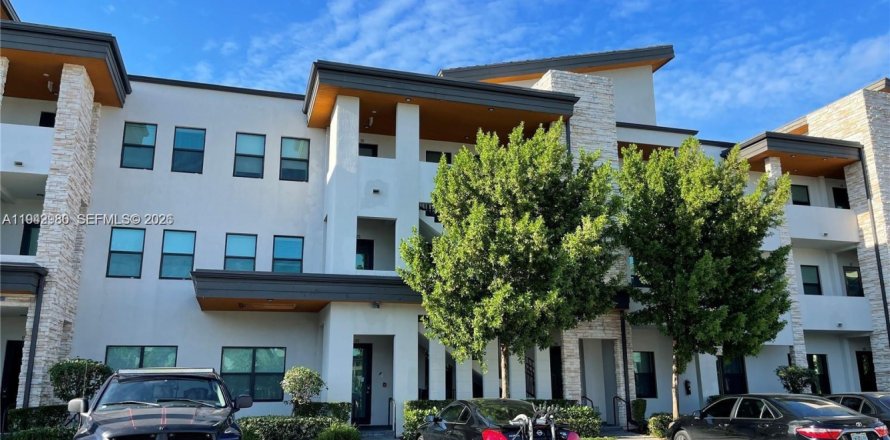 Condo in Doral, Florida, 2 bedrooms  № 1999300