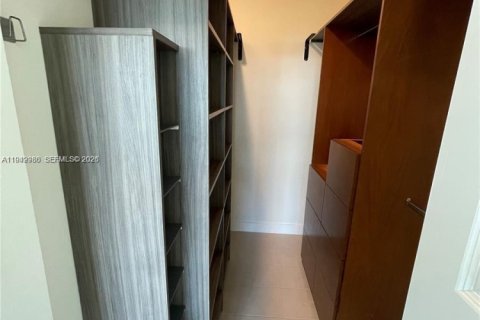 Condo in Doral, Florida, 2 bedrooms  № 1999300 - photo 4