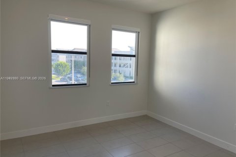 Condo in Doral, Florida, 2 bedrooms  № 1999300 - photo 6