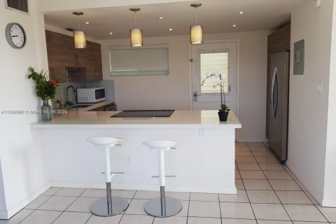 Commercial property in Miami Beach, Florida 1 bedroom, 78.13 sq.m. № 2015983 - photo 6