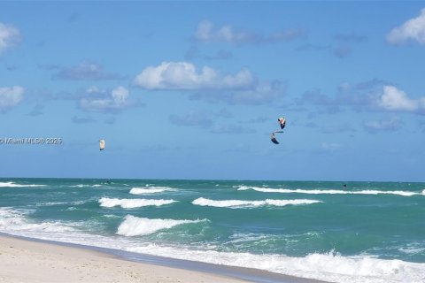 Commercial property in Miami Beach, Florida 1 bedroom, 78.13 sq.m. № 2015983 - photo 22