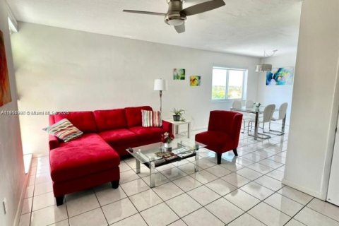 Commercial property in Miami Beach, Florida 1 bedroom, 78.13 sq.m. № 2015983 - photo 8