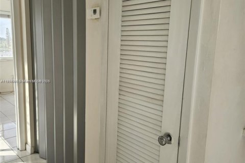 Commercial property in Miami Beach, Florida 1 bedroom, 78.13 sq.m. № 2015983 - photo 14