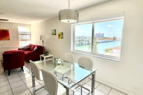 Commercial property in Miami Beach, Florida 1 bedroom, 78.13 sq.m. № 2015983 - photo 12