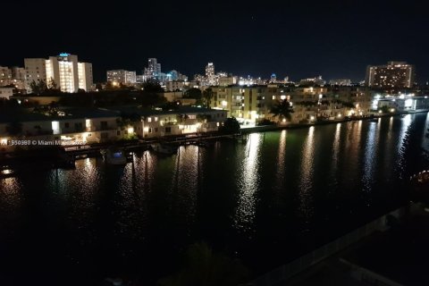 Commercial property in Miami Beach, Florida 1 bedroom, 78.13 sq.m. № 2015983 - photo 27