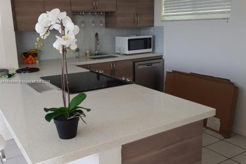 Commercial property in Miami Beach, Florida 1 bedroom, 78.13 sq.m. № 2015983 - photo 5