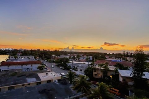 Commercial property in Miami Beach, Florida 1 bedroom, 78.13 sq.m. № 2015983 - photo 26