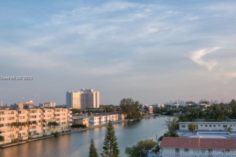 Commercial property in Miami Beach, Florida 1 bedroom, 78.13 sq.m. № 2015983 - photo 24