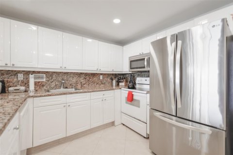 Condominio en venta en Miami Beach, Florida, 1 dormitorio, 78.97 m2 № 1776193 - foto 16