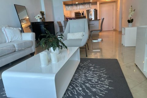 Condominio en venta en Miami Beach, Florida, 1 dormitorio, 78.97 m2 № 1776193 - foto 2