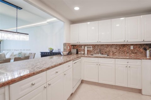Condominio en venta en Miami Beach, Florida, 1 dormitorio, 78.97 m2 № 1776193 - foto 17