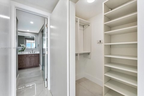 Condominio en venta en Miami, Florida, 2 dormitorios, 196.02 m2 № 2032897 - foto 30