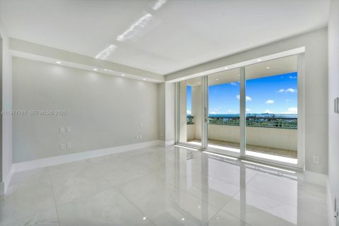 Condominio en venta en Miami, Florida, 2 dormitorios, 196.02 m2 № 2032897 - foto 17