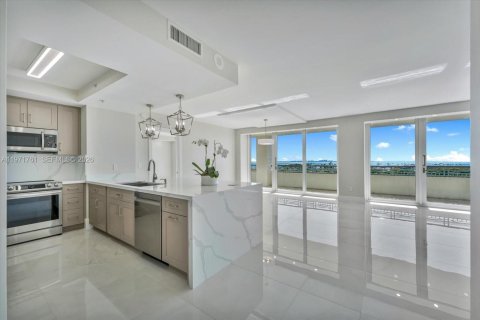 Condominio en Miami, Florida, 2 dormitorios № 2032897