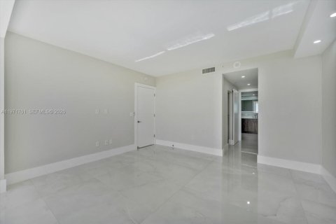Condominio en venta en Miami, Florida, 2 dormitorios, 196.02 m2 № 2032897 - foto 19
