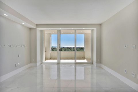 Condominio en venta en Miami, Florida, 2 dormitorios, 196.02 m2 № 2032897 - foto 16
