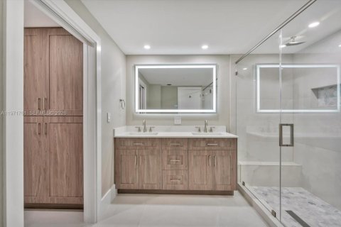 Condominio en venta en Miami, Florida, 2 dormitorios, 196.02 m2 № 2032897 - foto 20