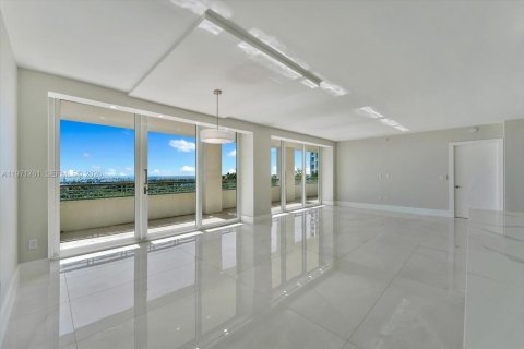 Condominio en venta en Miami, Florida, 2 dormitorios, 196.02 m2 № 2032897 - foto 2