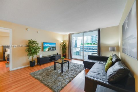 Condominio en venta en Miami, Florida, 1 dormitorio, 76.64 m2 № 1755925 - foto 2