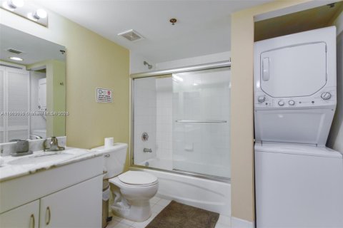 Condominio en venta en Miami, Florida, 1 dormitorio, 76.64 m2 № 1755925 - foto 5