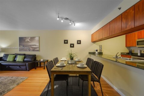 Condominio en venta en Miami, Florida, 1 dormitorio, 76.64 m2 № 1755925 - foto 1