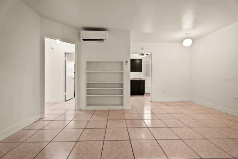 Propiedad comercial en venta en Orlando, Florida, 8 dormitorios, 293.29 m2 № 2156252 - foto 5