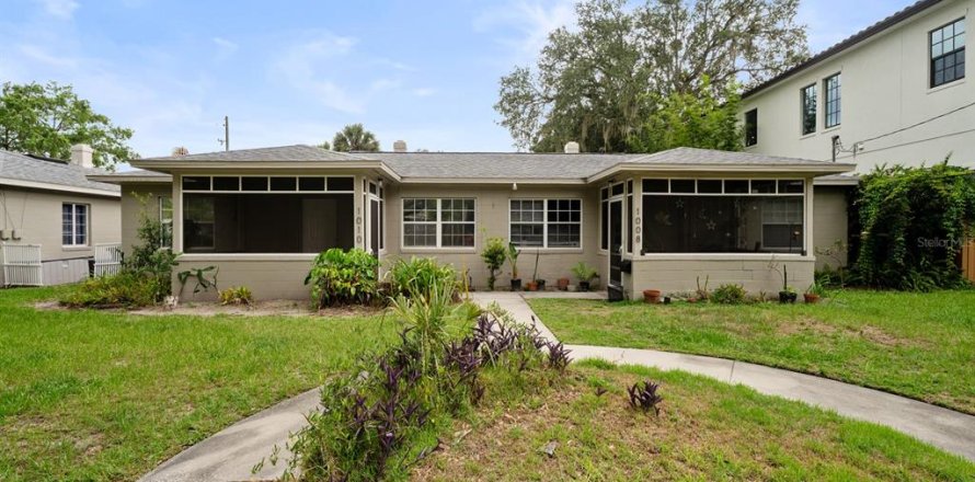 Propiedad comercial en Orlando, Florida 8 dormitorios, 293.29 m2 № 2156252