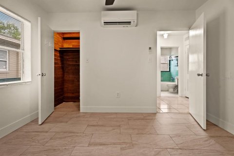 Propiedad comercial en venta en Orlando, Florida, 8 dormitorios, 293.29 m2 № 2156252 - foto 19