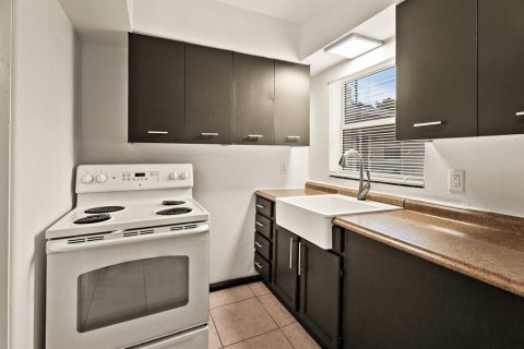 Propiedad comercial en venta en Orlando, Florida, 8 dormitorios, 293.29 m2 № 2156252 - foto 9