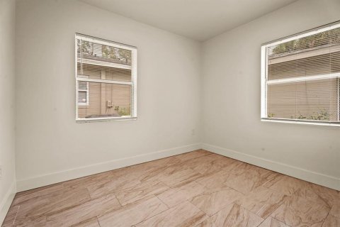 Propiedad comercial en venta en Orlando, Florida, 8 dormitorios, 293.29 m2 № 2156252 - foto 14
