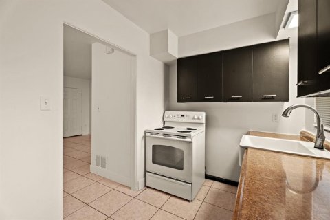 Propiedad comercial en venta en Orlando, Florida, 8 dormitorios, 293.29 m2 № 2156252 - foto 12