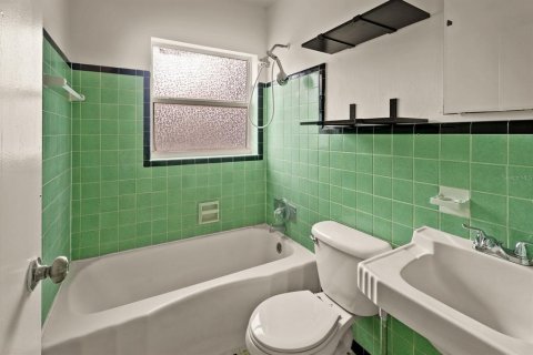 Propiedad comercial en venta en Orlando, Florida, 8 dormitorios, 293.29 m2 № 2156252 - foto 15