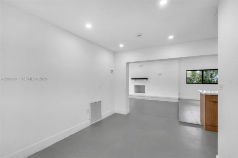 House in Miami Gardens, Florida 4 bedrooms, 172.8 sq.m. № 2254145 - photo 8