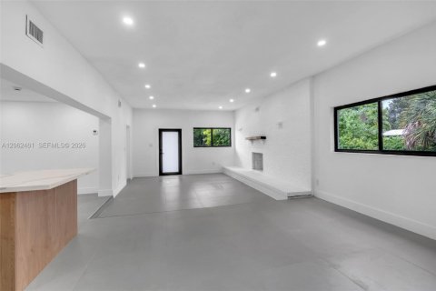 House in Miami Gardens, Florida 4 bedrooms, 172.8 sq.m. № 2254145 - photo 13