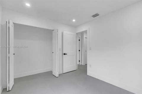 House in Miami Gardens, Florida 4 bedrooms, 172.8 sq.m. № 2254145 - photo 25